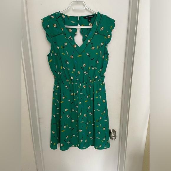 NWOT Beautiful summer dress green with tulips - Picture 6 of 11